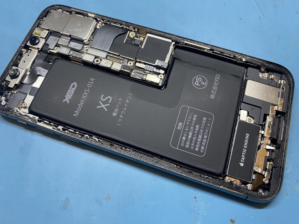 iPhoneXSの画面交換＆バッテリー交換