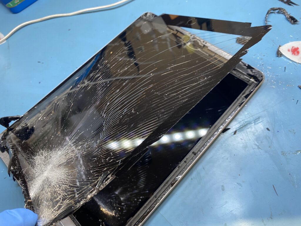 iPad第6世代のガラス割れ交換