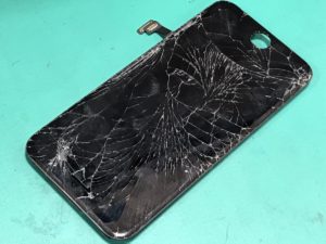 札幌市中央区より　「階段で落としてしまい」スマートクリアすすきのラフィラ本店iPhone/iPad修理専門店Proブログ2017/05/14