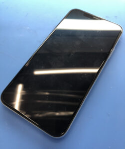 【まずは落ち着いて】iPhoneを水に落としてしまった！水没のリスクとは？【伏古店まで！】