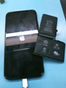 iPhoneのバッテリー膨張はとても危険です！札幌市豊平区近辺でお困りの方はスマートクリアイオン札幌西岡店までお越しください！