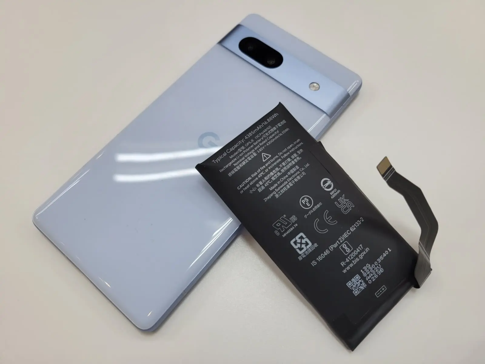 Google Pixel 7a】限界まで膨らんだバッテリー！ | お近くのiPhone修理 