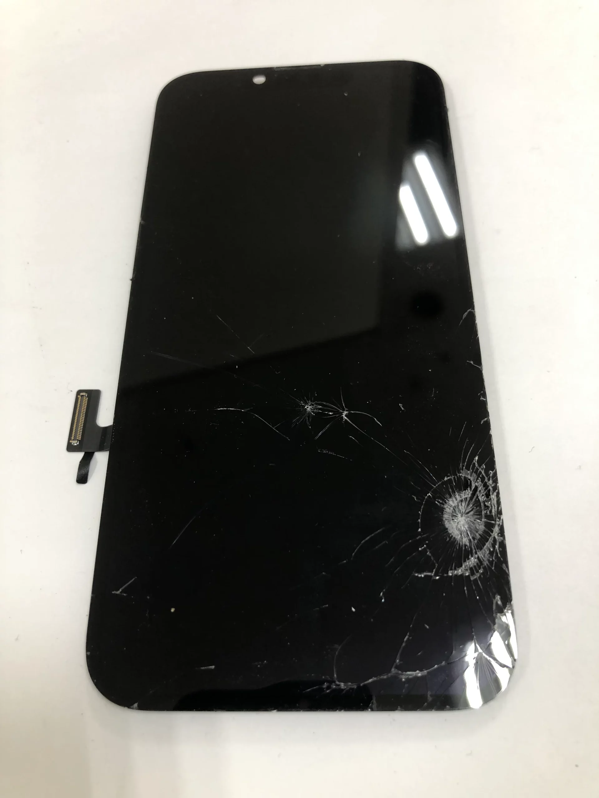 iphone13　画面割れ パネル