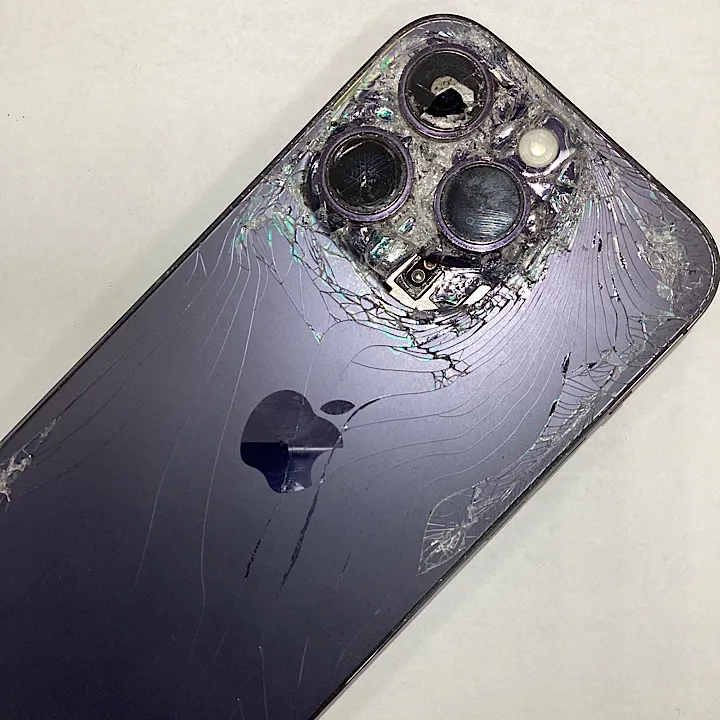 iphone15Pro背面割れ カメラ故障 カメラレンズ割れ