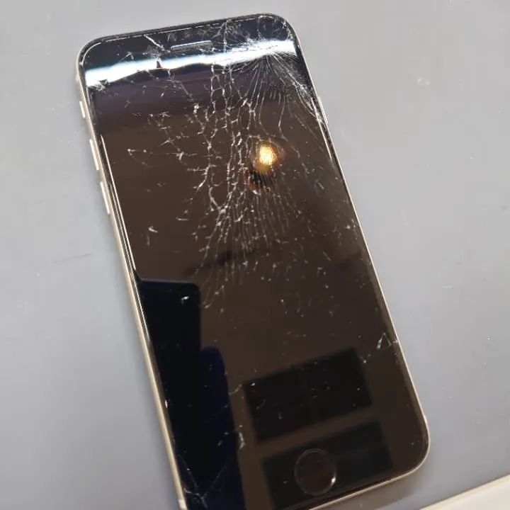 iphoneSE3 画面割れ修理