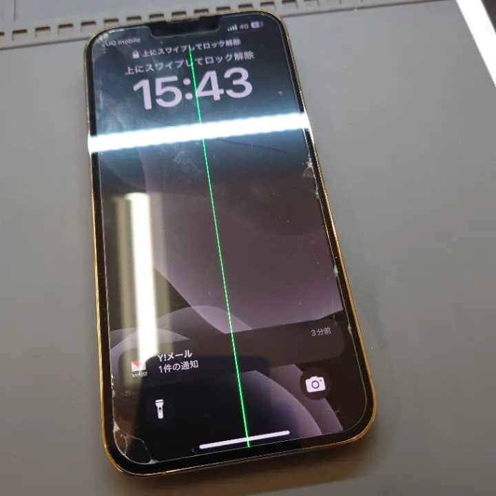 iPhone13Pro 画面に緑の線