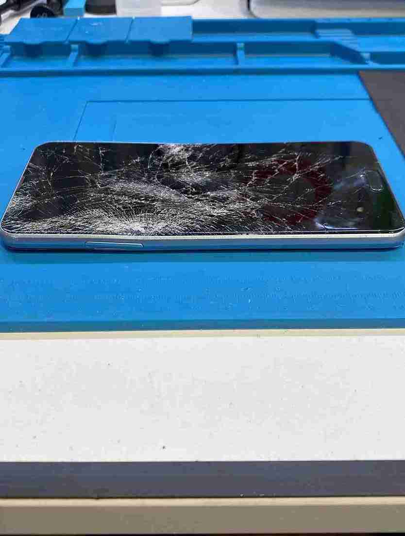 故障したスマホ