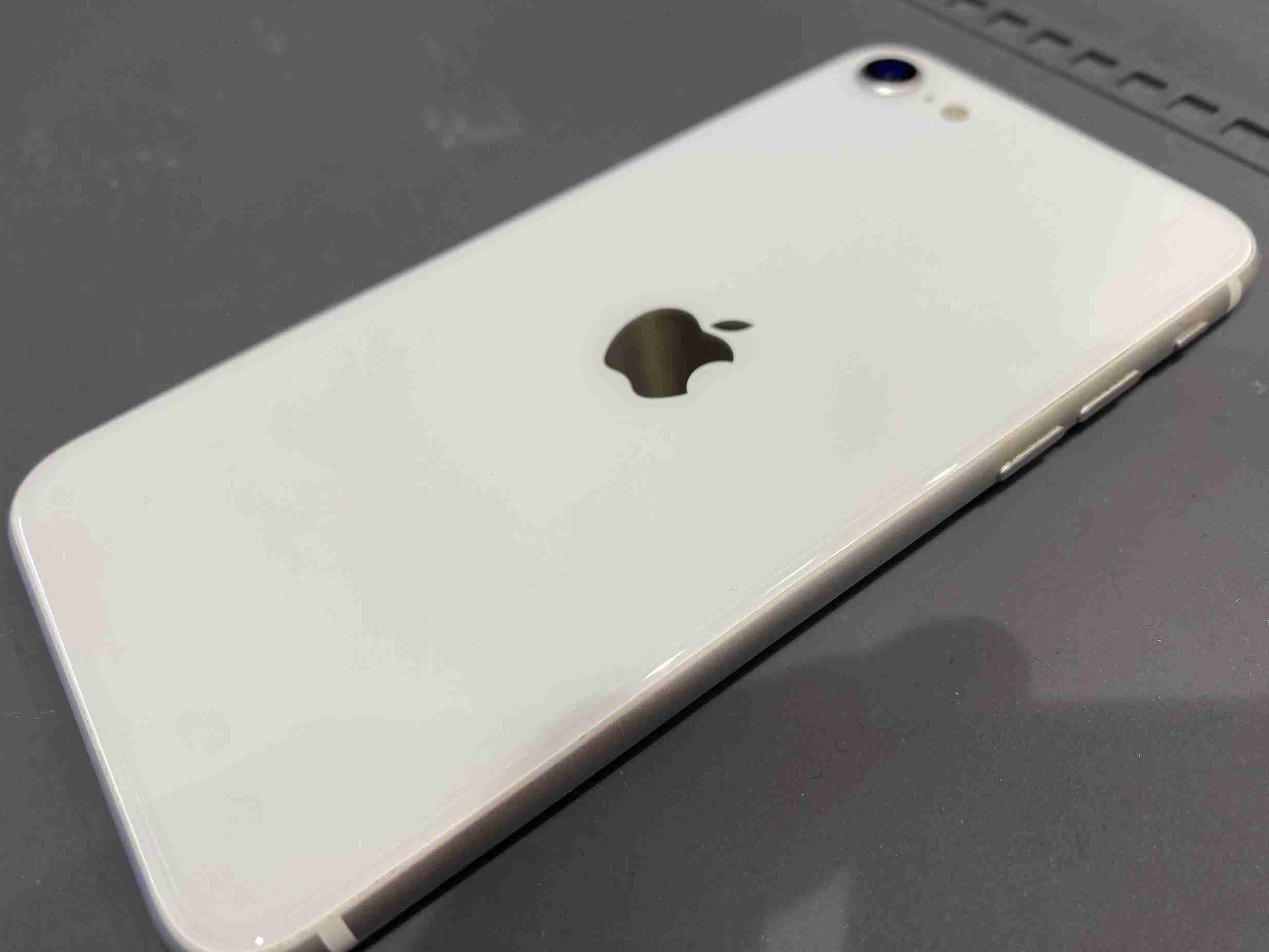 iPhoneSE2リアカメラ修理