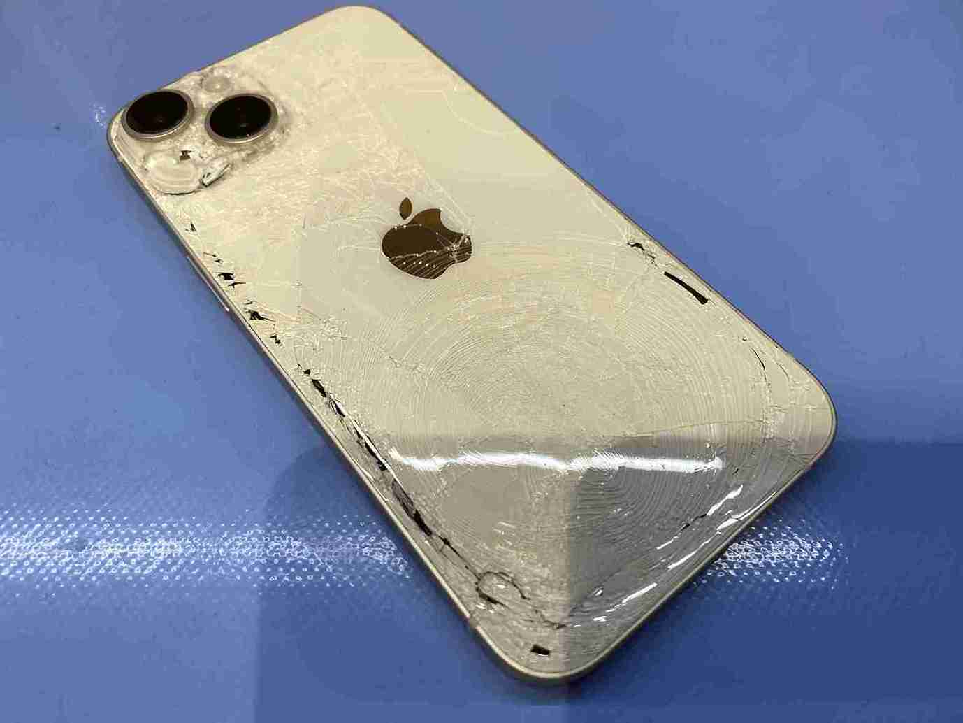 壊れたiPhone