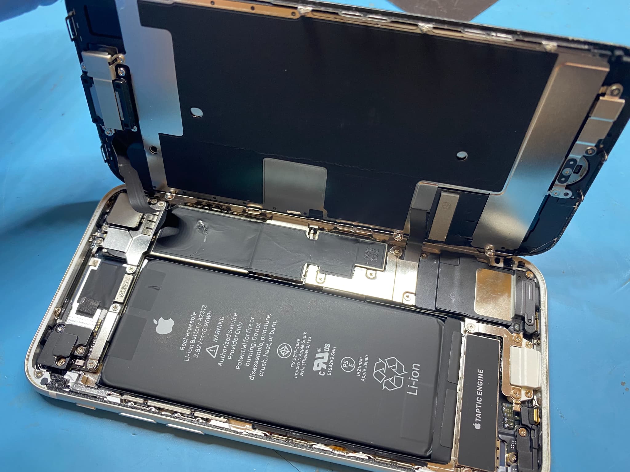 iPhoneSE2　バックカメラ交換