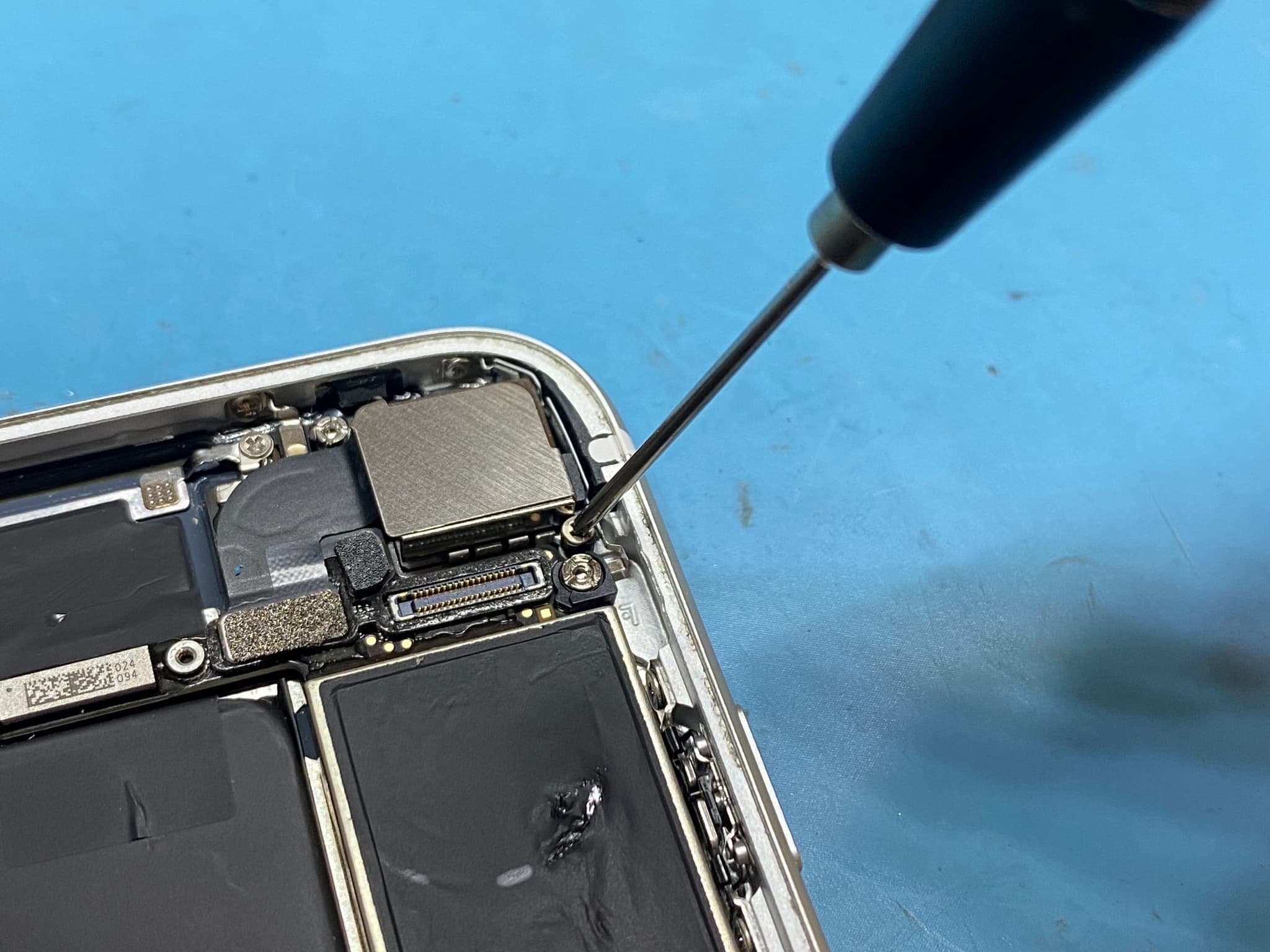iPhoneSE2　バックカメラ交換