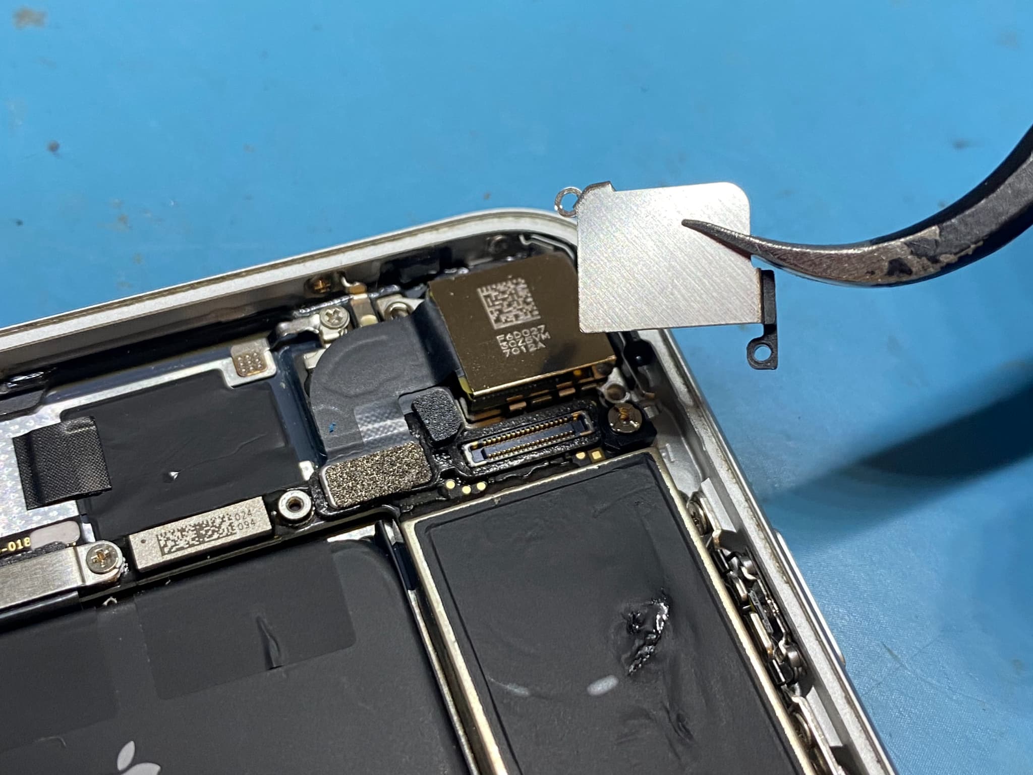 iPhoneSE2　バックカメラ交換