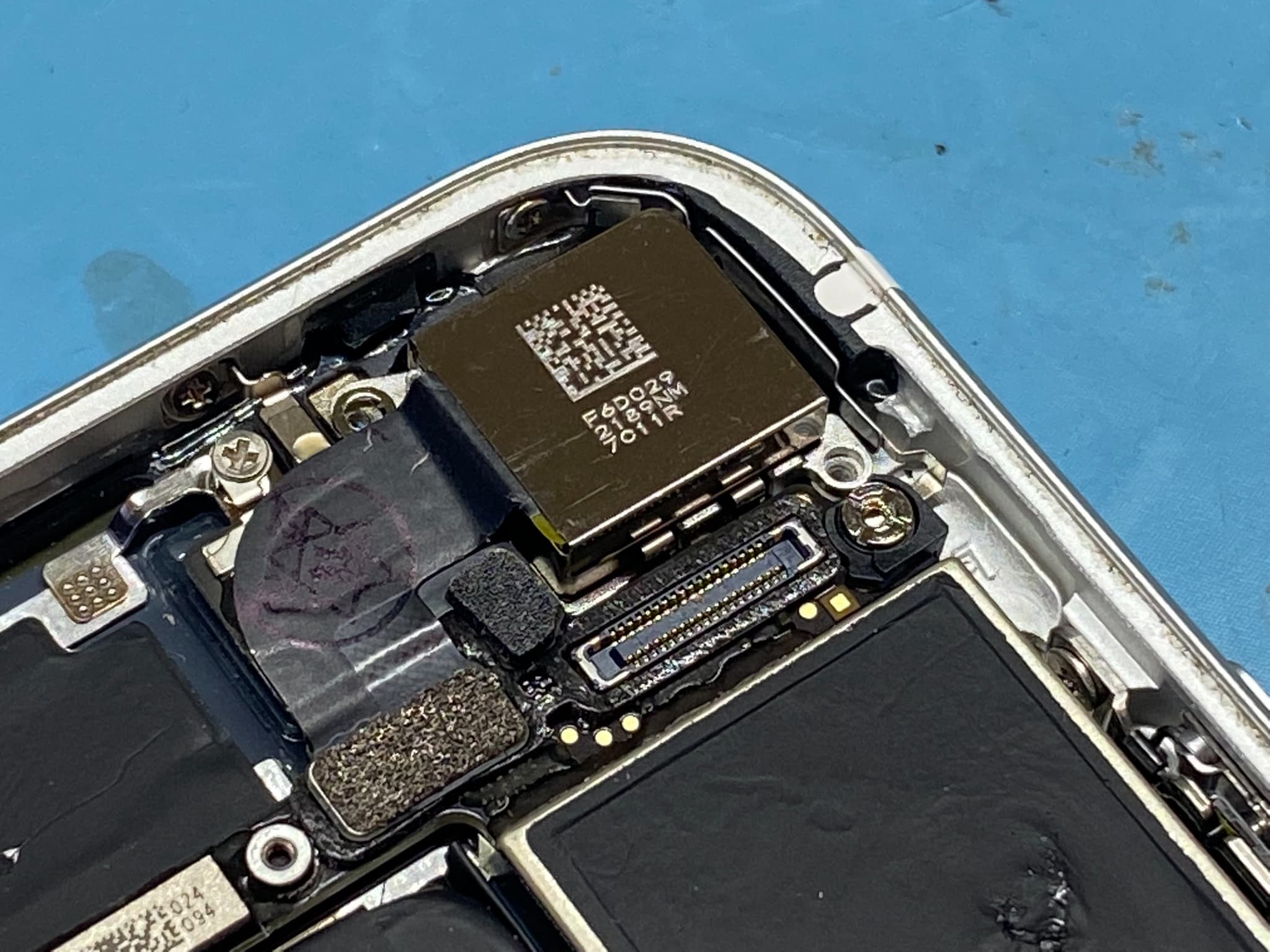 iPhoneSE2　バックカメラ交換