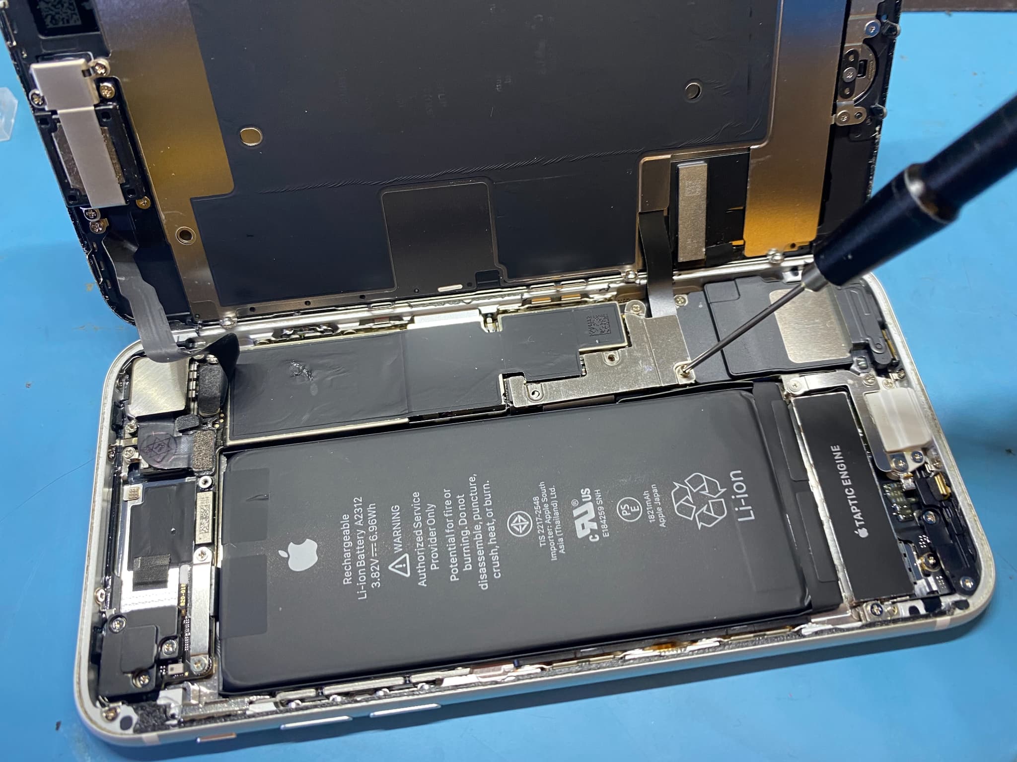 iPhoneSE2　バックカメラ交換