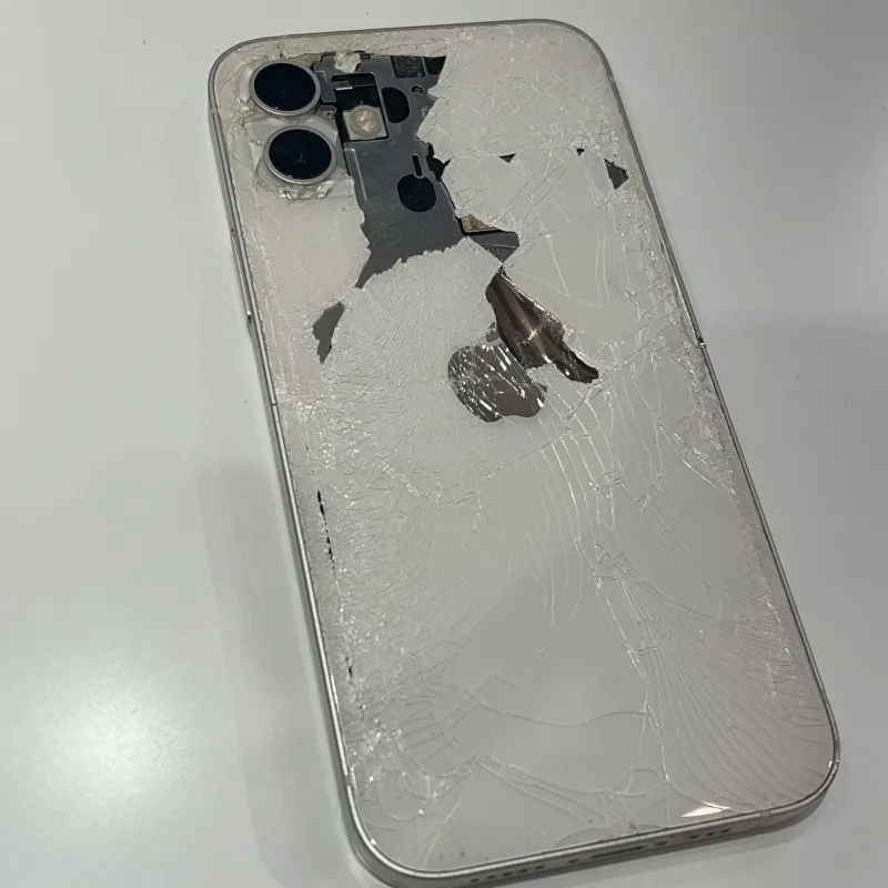 iPhone12背面ガラス交換