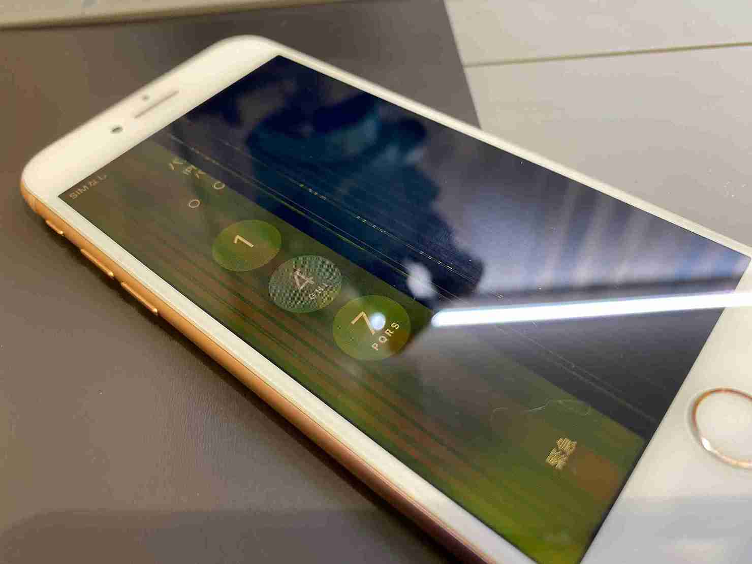 iPhone8画面修理前