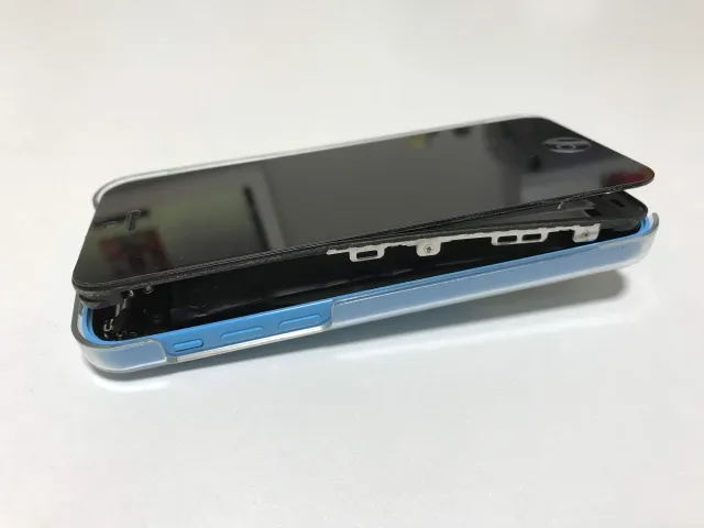 バッテリーが膨張したiPhone