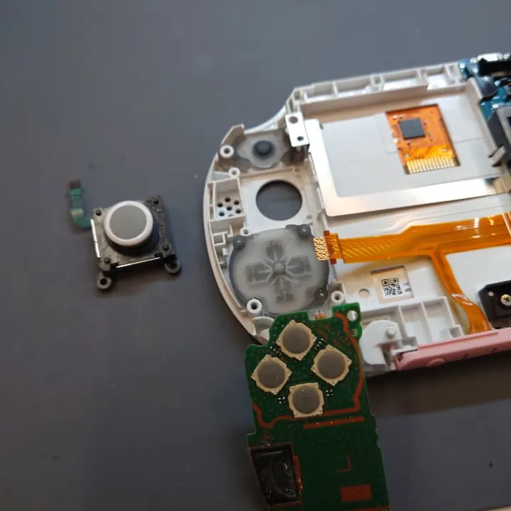 PS Vita アナログスティック修理