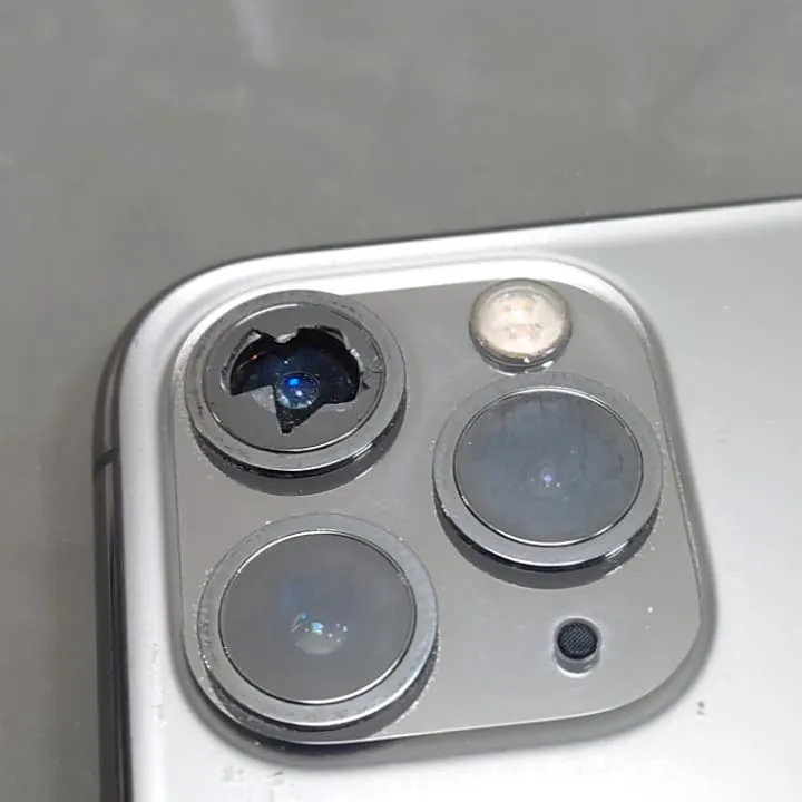 iPhone11proのカメラレンズ割れ