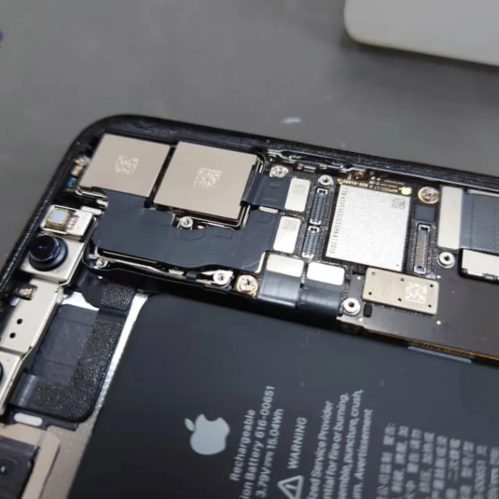 iPhone11proのバックカメラ故障