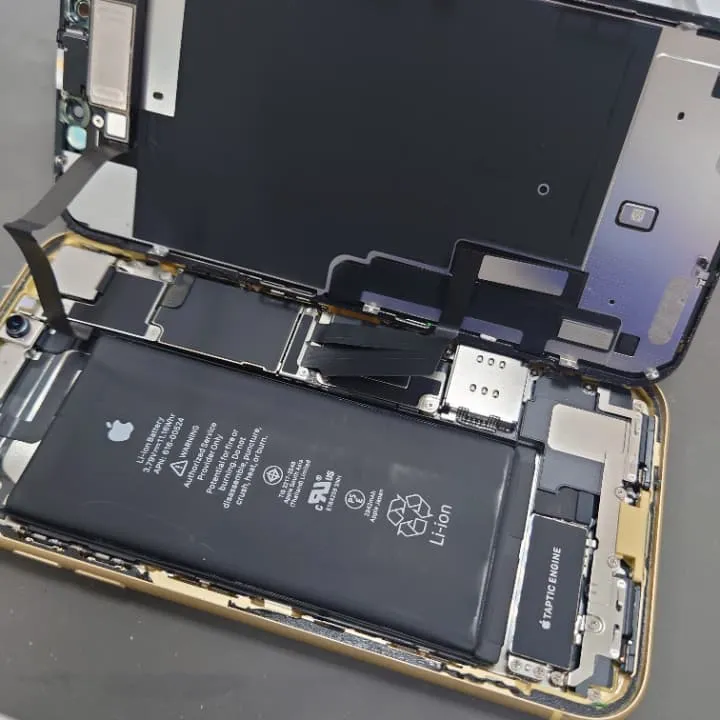 iphoneXRのバッテリー交換も即日対応