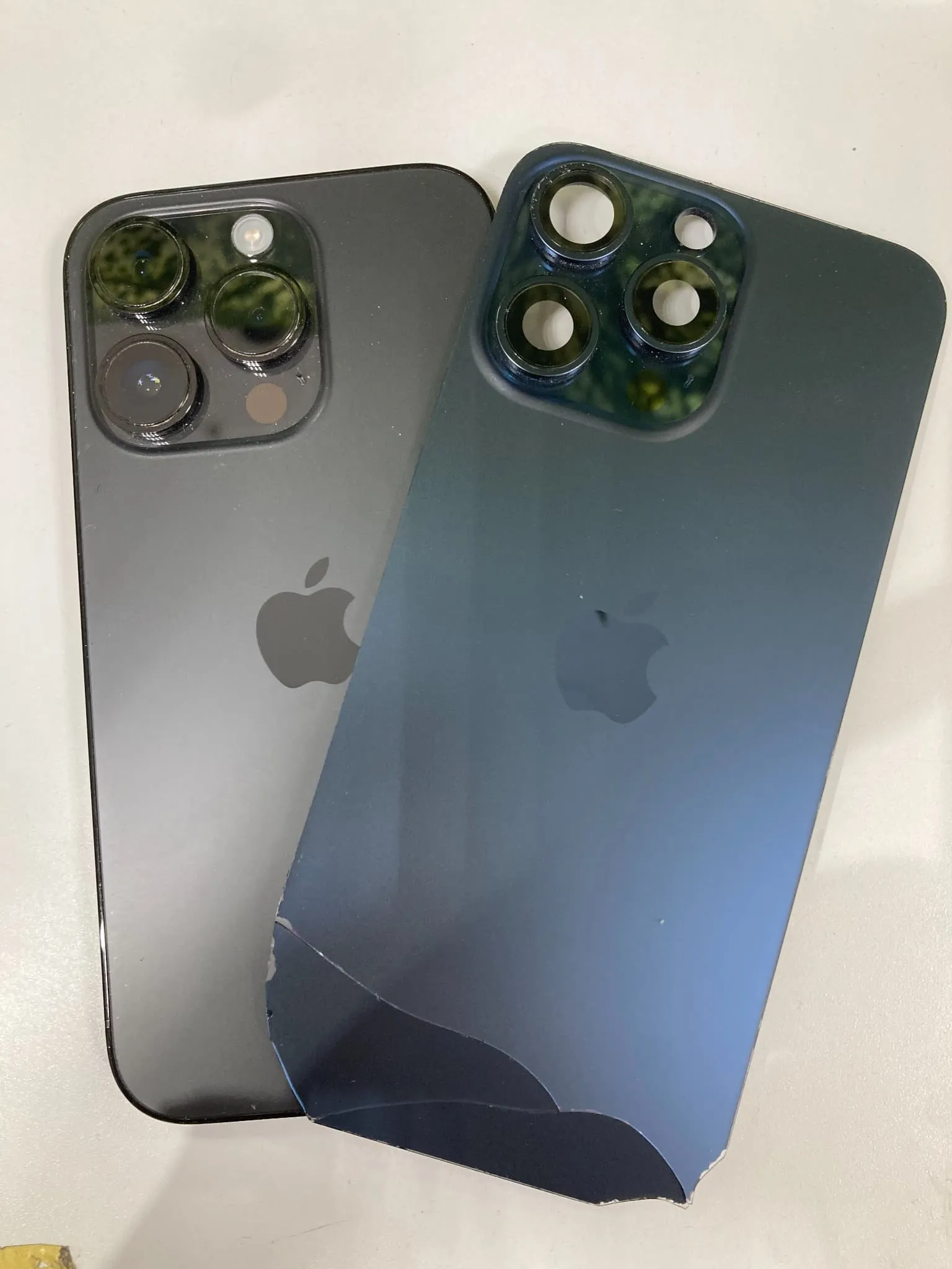 iPhone14Pro 背面割れガラス交換