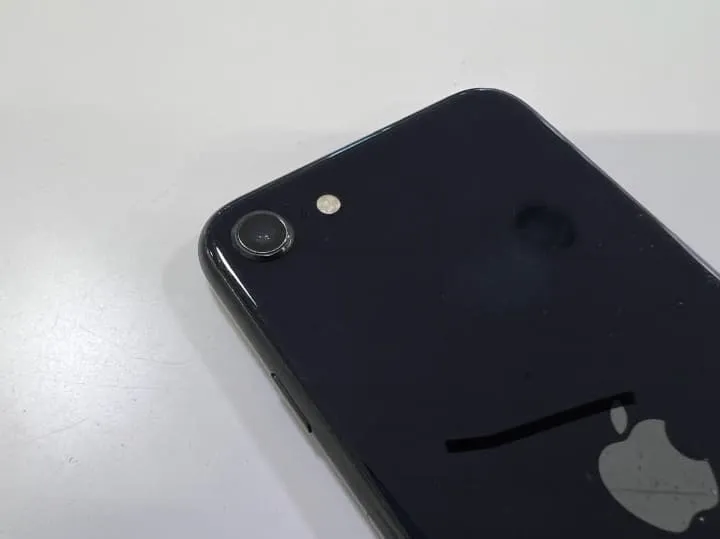 iPhoneSE3,アイホン,カメラ,レンズ,レンズ割れ,穴が空いた,レンズ交換,対応可能