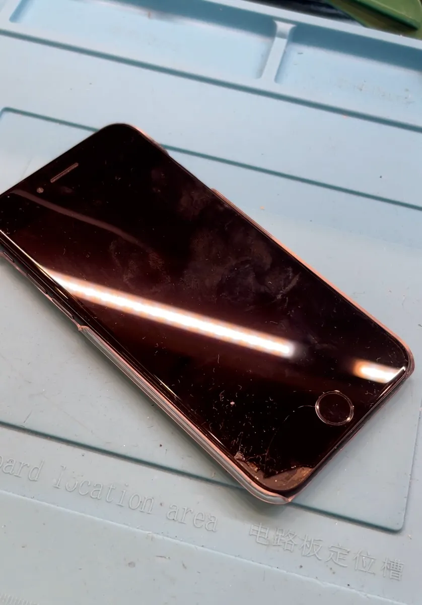 iPhone 画面割れ