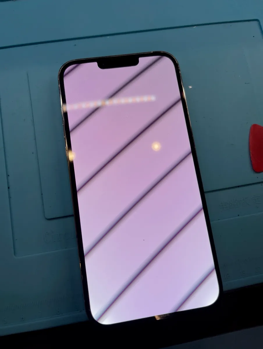 iPhone13ProMax 画面映らない
