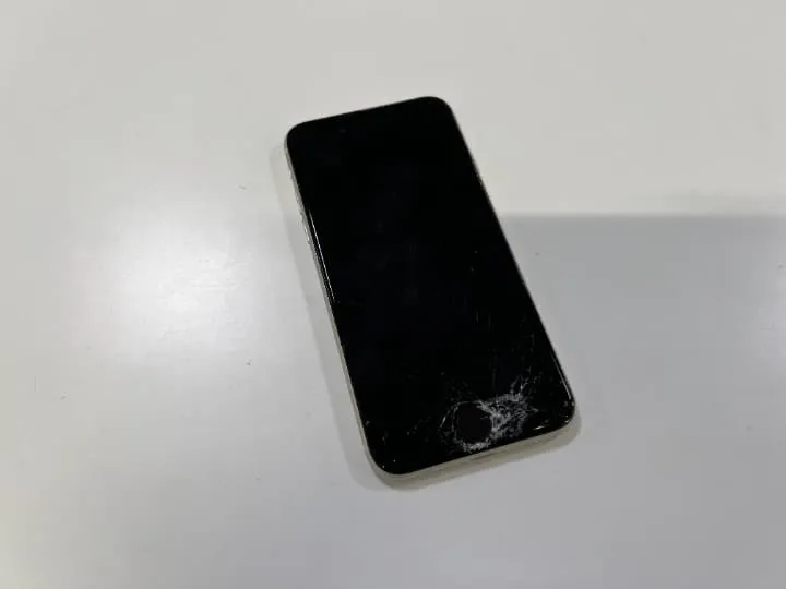 iPhoneSE3,アイホン,画面,画面割れ,映らない,画面交換,即日修理