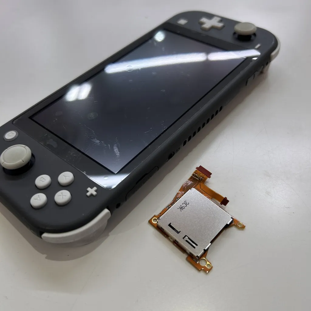 SwitchLiteのゲームカードスロット交換