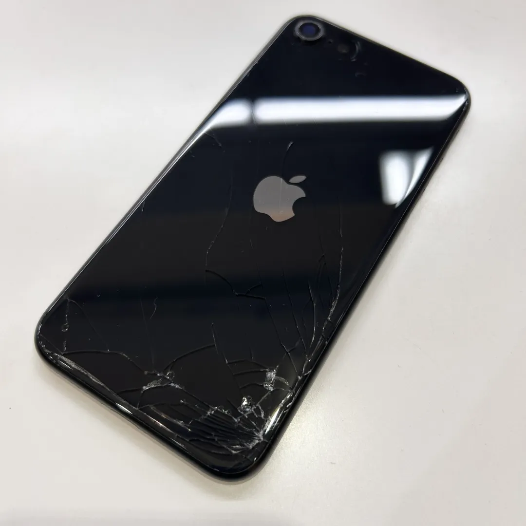 iPhoneSE(第2世代)の背面ガラス交換