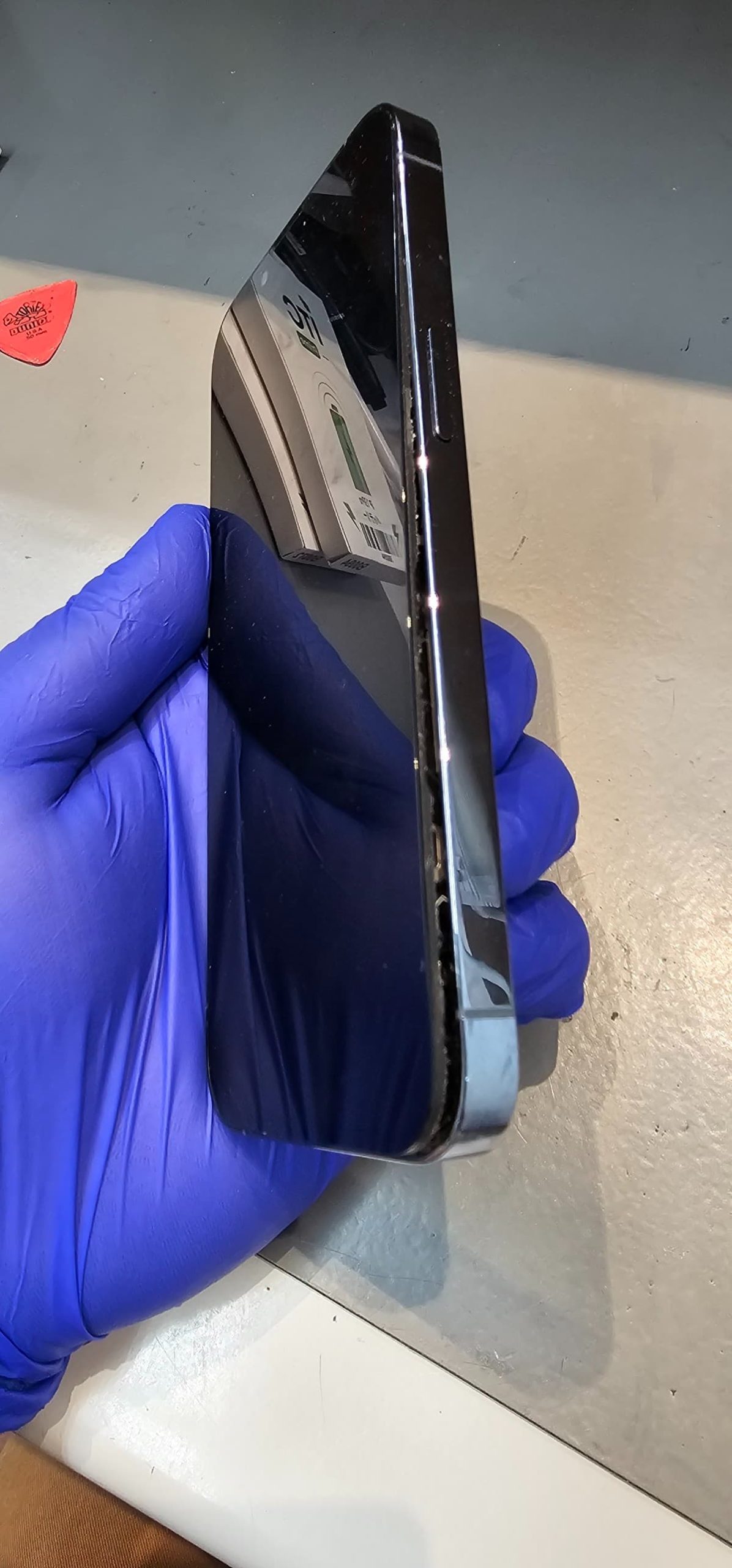 iPhone13Pro バッテリー膨張