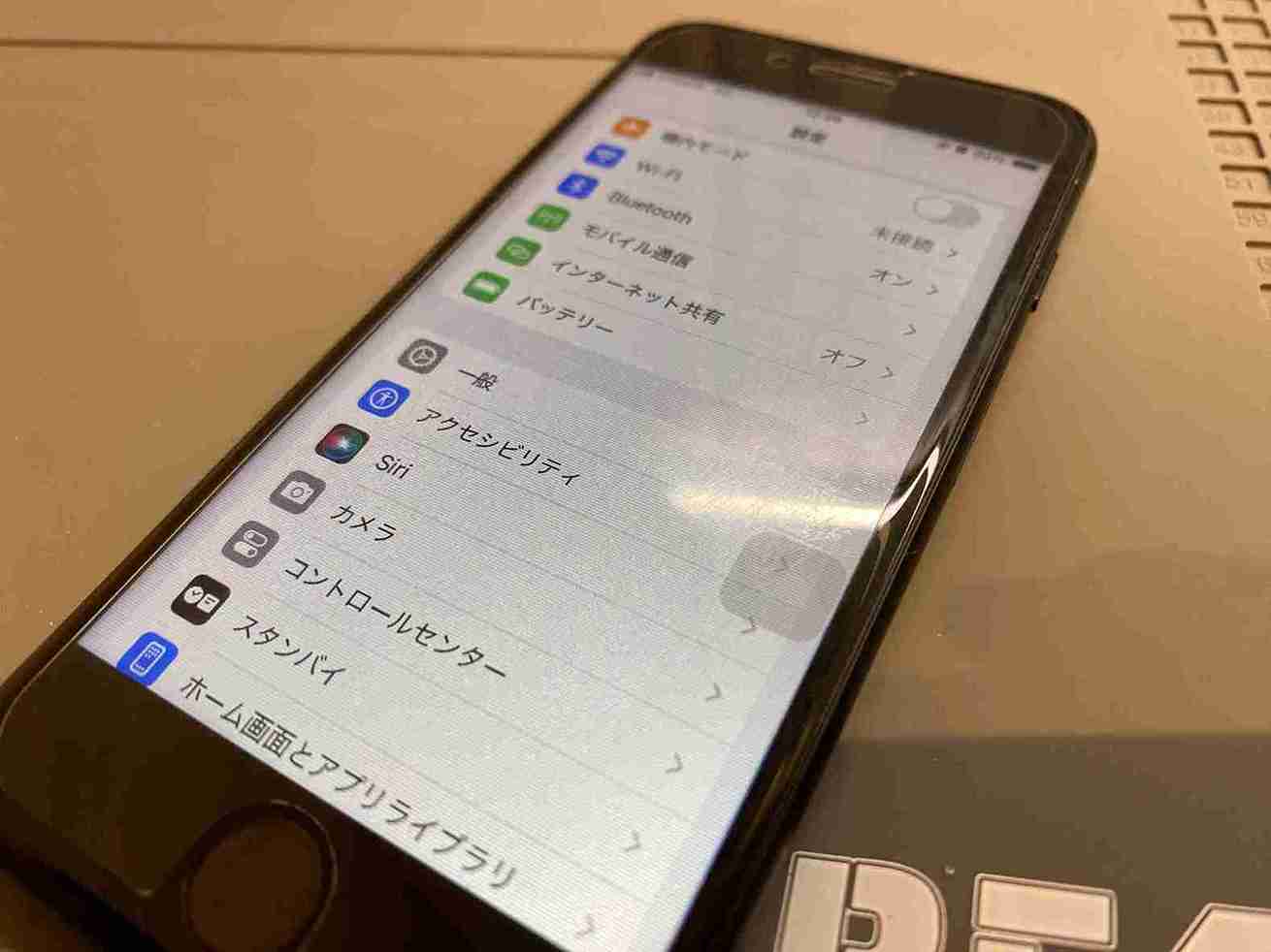 【天神橋よりご来店】iPhoneSE2の画面がチラつく？パネル交換修理で即日改善！スマートクリア天神橋筋六丁目駅前店【天六】