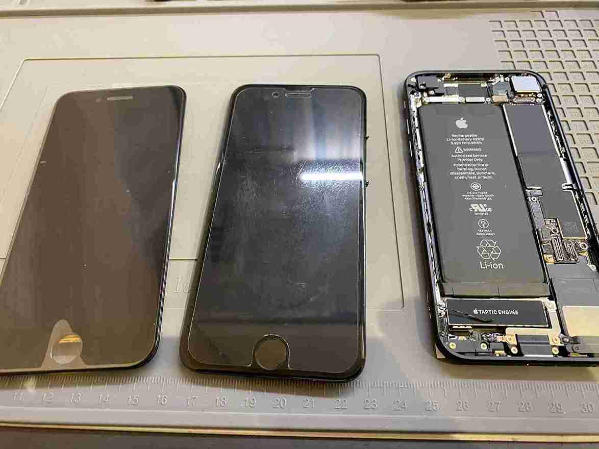 iPhoneSE2 画面修理中