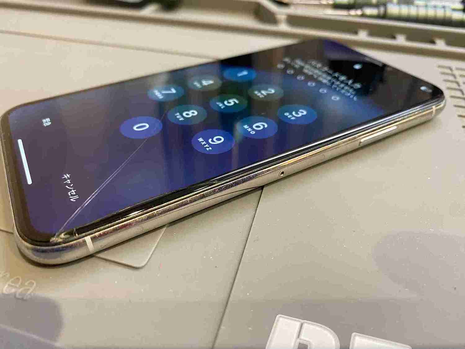 iPhoneX バッテリー+画面割れ セット修理前