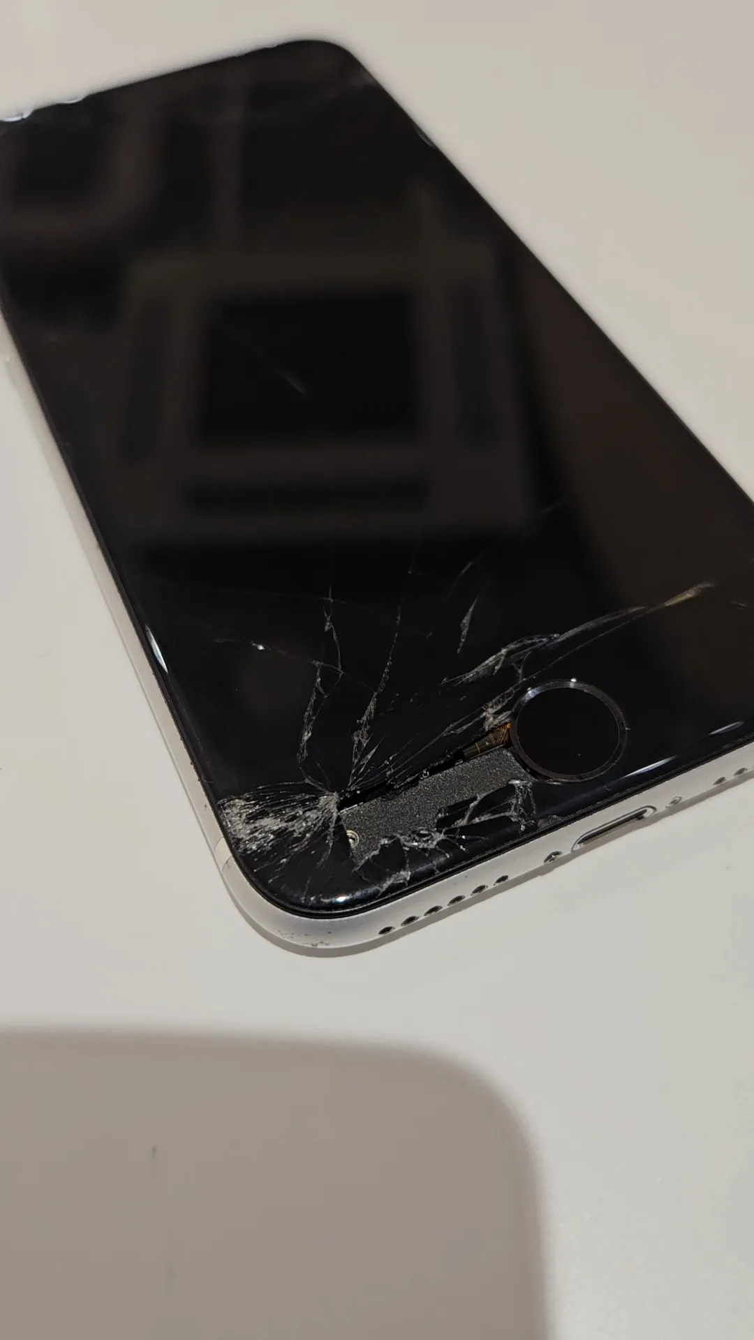 iPhone 画面割れ