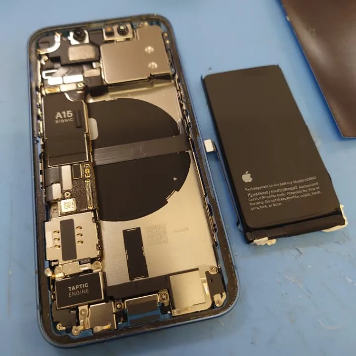 iPhone13のバッテリー交換も即日修理