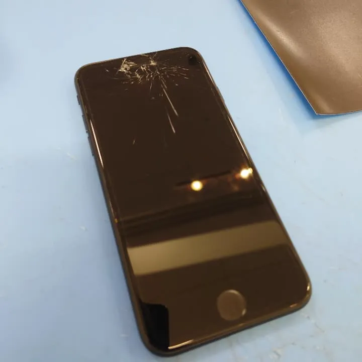 iPhoneSE第3世代の画面割れ修理