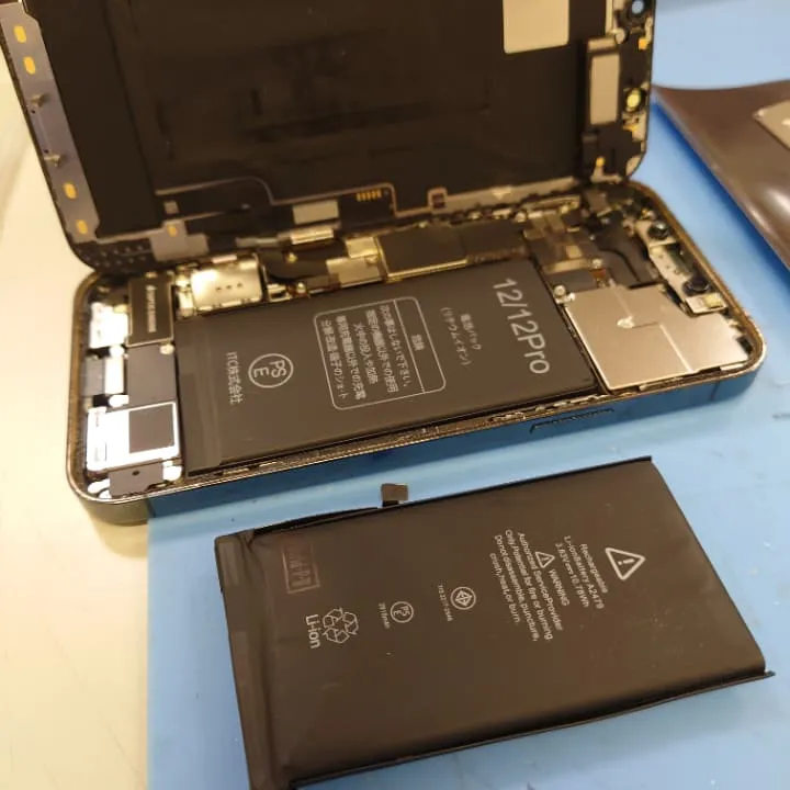 iPhone12のバッテリー膨張修理