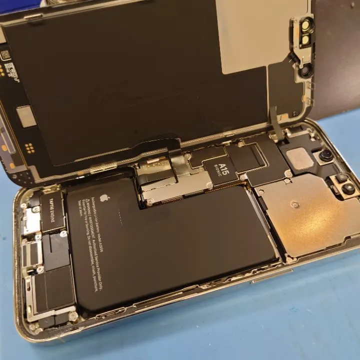 iPhone13Promaxのバッテリー交換も即日対応