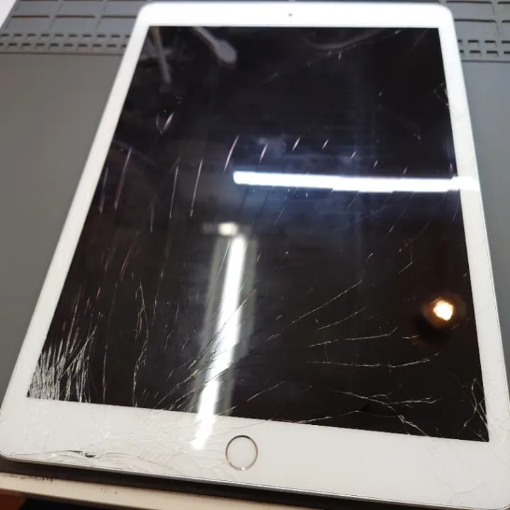 iPad第7世代のガラス割れ修理