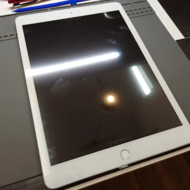 iPad第7世代のガラス割れ修理