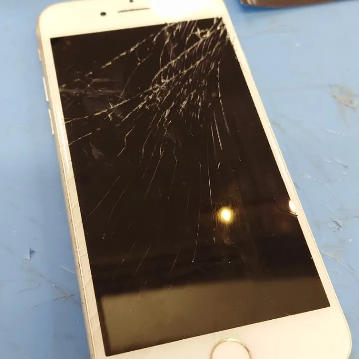 iPhone7 画面割れ修理