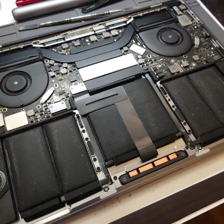 MacbookProのバッテリー交換も対応