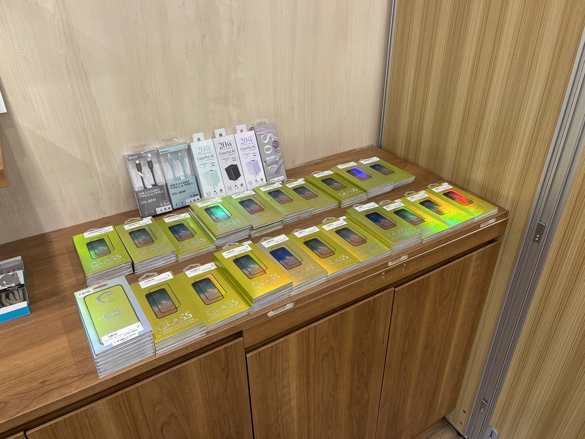 iPhoneガラスフィルム店頭販売