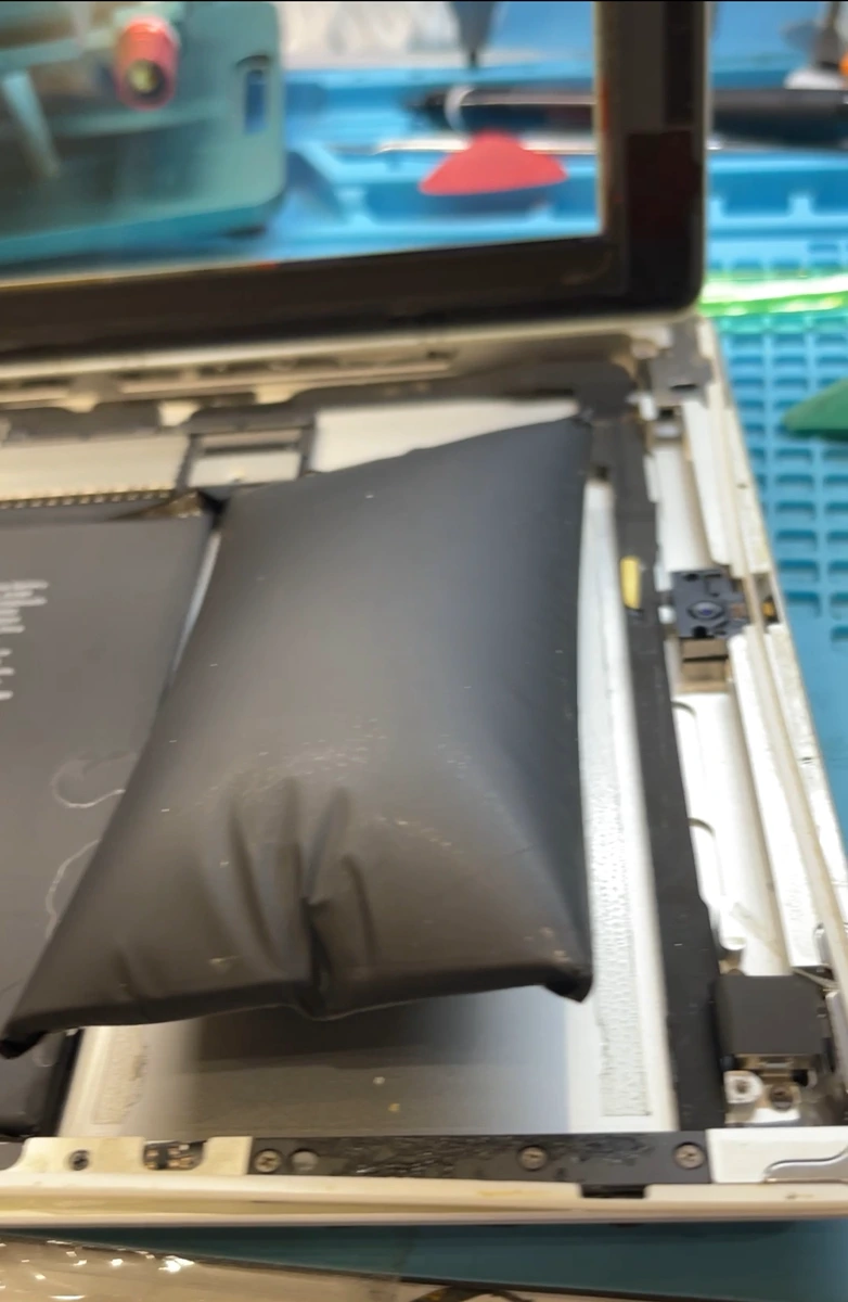 iPad バッテリー膨張 スマートクリア札幌駅アピア店