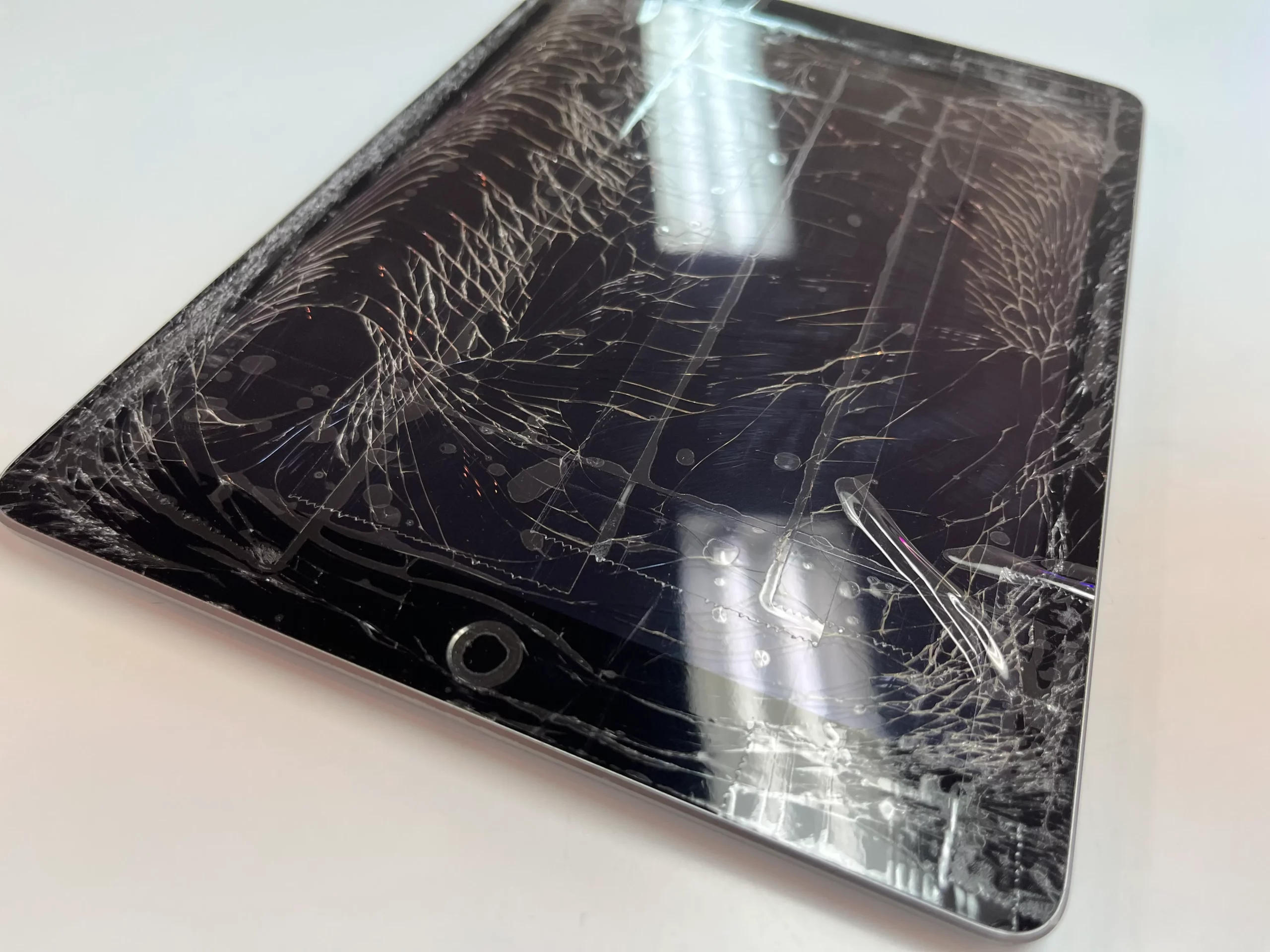 ガラスが割れてタッチ不良になったiPadの修理対応