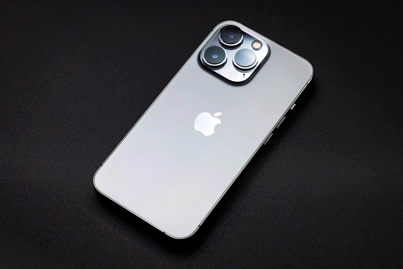 【修理と買い替え、どっちが得？】スマホが壊れた時に考えるべき3つのポイント｜札幌市豊平区の修理店が解説
