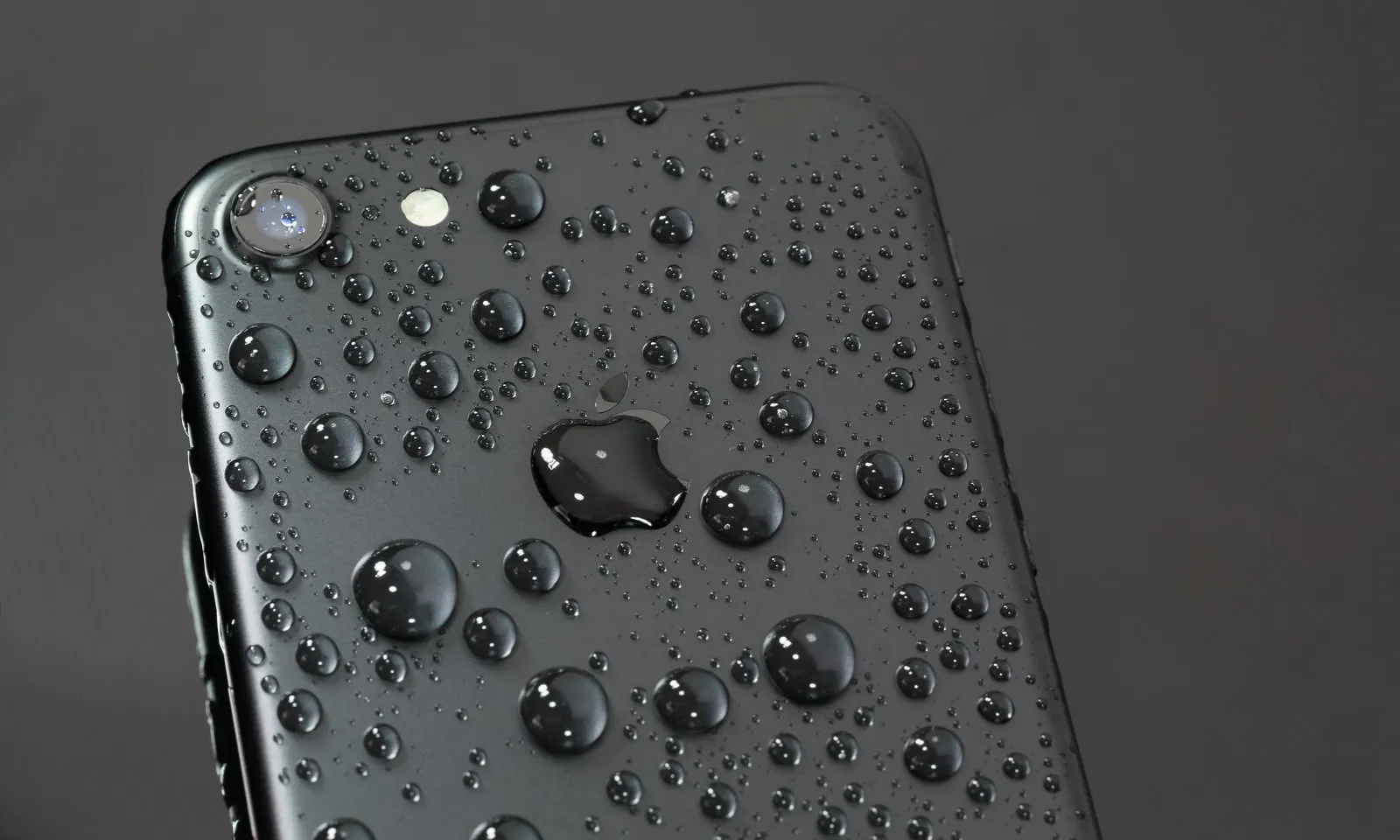 🔍 iPhoneの「防水」は完全防水ではない?